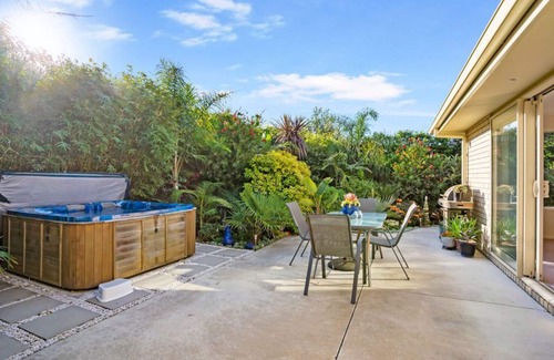 Whakatane House | Private Coastal Sanctuary, Next to the beach!