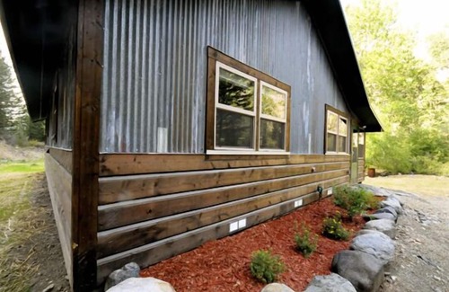 Pray Cabin | Private, Comfortable Cabin Set Near A Charming Creek.