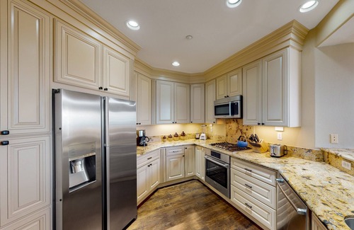 Carlsbad Condo | Private condo near the beach with water views, soaking tub, grill - pool access