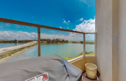 Carlsbad Condo | Private condo near the beach with water views, soaking tub, grill - pool access