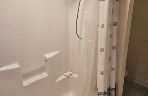 Gardner House | Private Convenient 2-bedroom in Gardner
