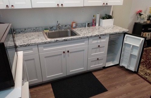 Burien Cottage | Private cottage by SeaTac airport with WiFi