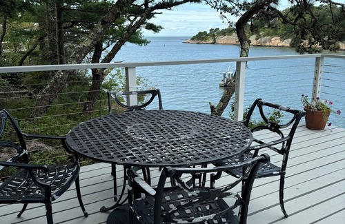 Branford Cottage | Private Cottage on Thimble Islands: 3-bedrooms & tons of private outdoor space