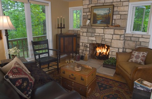 Eureka Springs Cottage | Private Cottage at Lake Resort - Unique, Quiet, Close to Town, Pets Ok