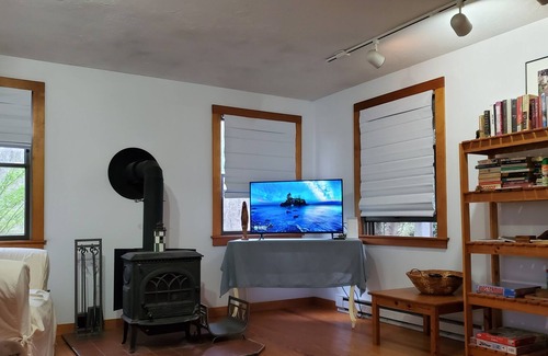 Vineyard Haven Cottage | Private cottage with association pool