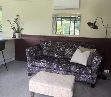 Paraparaumu House | Private Country Cottage