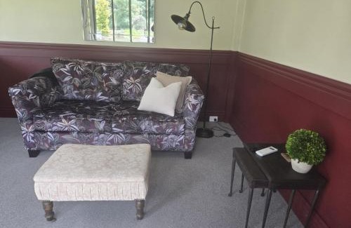 Paraparaumu House | Private Country Cottage