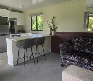Paraparaumu House | Private Country Cottage