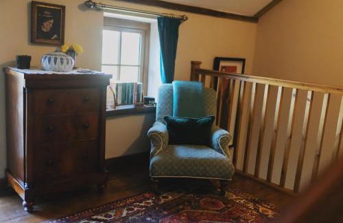Llangadog House | Private Country Cottage with alfresco garden patio, outdoor tub with country views- Brecon Beacons National Park