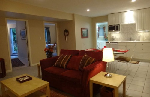 Cobble Hill House | Private Country Estate - Luxury retreat with Swim Spa. Pet Friendly!