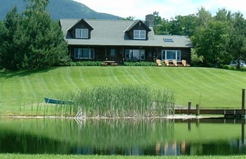 Morrisville House | Private Country Log Home with Spectacular Views and Pond on 11 Acres