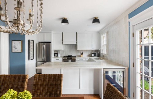 South of Broad House | Private Courtyard + Steps from King St +Parking Included