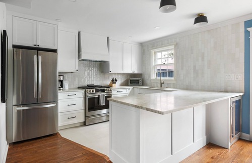 South of Broad House | Private Courtyard + Steps from King St +Parking Included