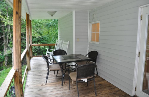 Hot Springs House | Private Cozy Creekside cottage.minutes from town. Hot Tub overlooking creek!