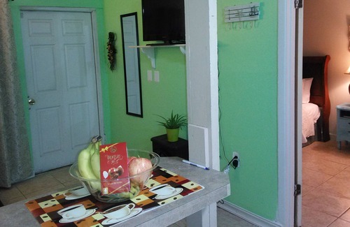Lake Wales Apartment | Private Cozy Nr Lake, Safe Quiet Incl everything + Wifi nr Legoland