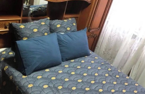 Bobigny Apartment | Private Cozy Room with Queen Bed near Centre of Paris