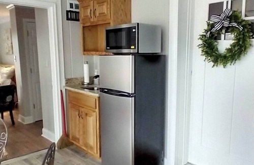 Harvest Apartment | Private cozy unit with a sunroom & kitchenette!