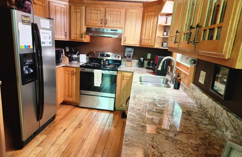 Wears Valley Cabin | "Private Creek Cabin" - Great Location - Easy Access