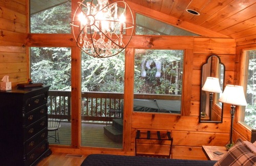 Topton Cabin | Private Creekside Cabin w/Hot Tub in the Nantahala Gorge