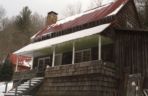 Frank Cabin | Private Creekside Calhoun Homeplace Cabin Close to Grandfather Mountain