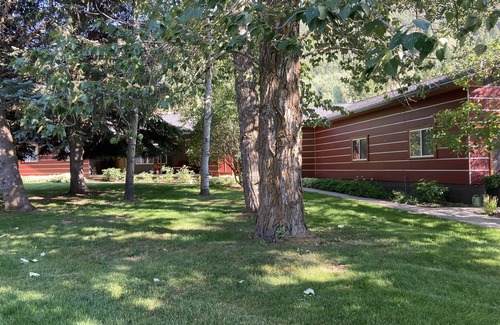 Jackson House | Private Creekside Oasis Mere Steps From Town