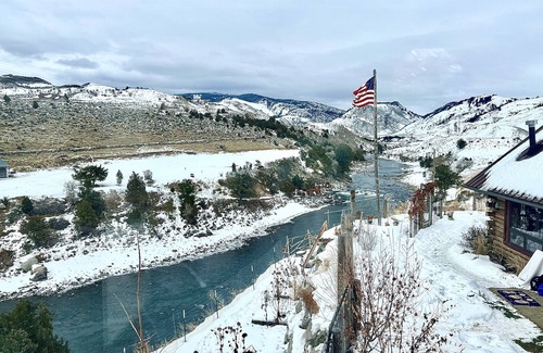 Gardiner Cabin | Private Custom Cabin on Yellowstone River with Breathtaking Views