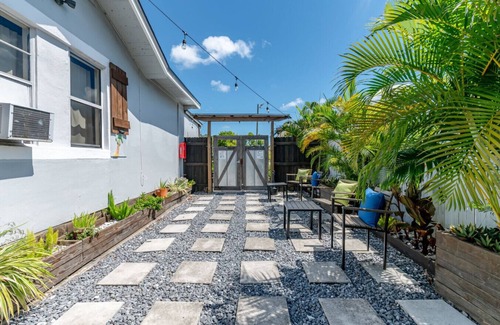 St. Petersburg - Clearwater Apartment | Private Deck Pet Friendly Spacious Courtyard