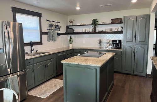 Lone Oak House | Private Dock, Boat Lift, Paddle Boards, Fire Pit - newly remodeled home