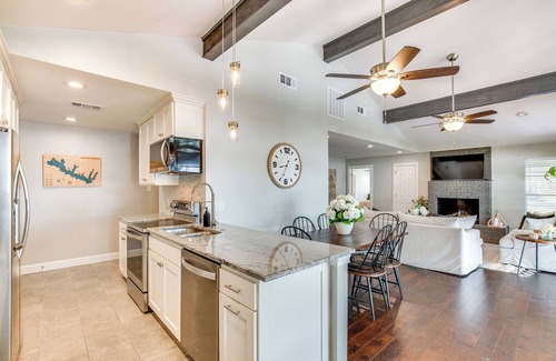 Gun Barrel City House | Private Dock & Fire Pit: Cedar Creek Reservoir Gem