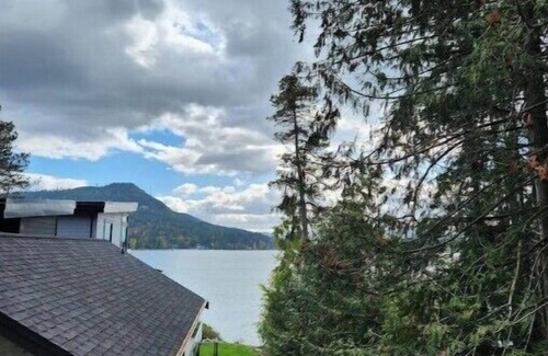 Shawnigan Lake House | Private Dock - Tranquil Weekend Getaway