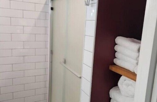 Shawnigan Lake House | Private Dock - Tranquil Weekend Getaway