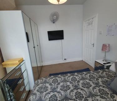 Grangetown House | Private Double Room in Cardiff