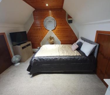 Grangetown House | Private Double Room in Cardiff