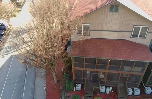 Helen House | Private Elevator! Jubela's In-Town Living Walk to Main St with State Park Pass