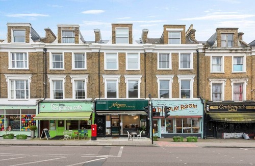 Tufnell Park Apartment | Private En-Suite 3-Bedroom Flat in Tufnell Park