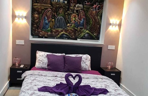 Heath House | Private En-suite with Free Parking and Breakfast A