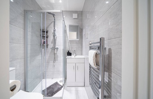 St Helens House | Private Ensuite Room Shared Kitchen St Helen D3