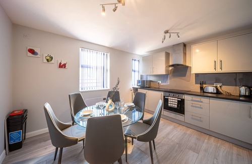 St Helens House | Private Ensuite Room Shared Kitchen St Helen B1