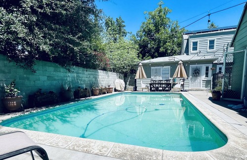 Fresno House | Private entrance with pool Mother-in-law Suite