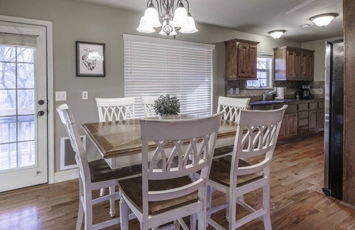 Bella Vista House | Private Escape near Back 40 & Blowing Spring Trails Fenced Yard Fire Pit Sleep 8