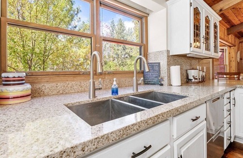 Big Bear Lake Cabin | Private Estate on 1 acre. Close to Slopes&Village