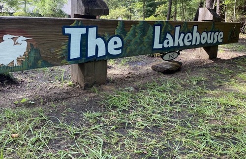 Florien House | Private*Family Lake Lodge*known as*THE LAKEHOUSE*5 Bed Rooms*4Baths*Sleeps 13*