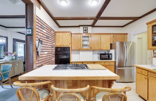 Beach Lake House | Private Farm House with Pond and A/C in Beach Lake