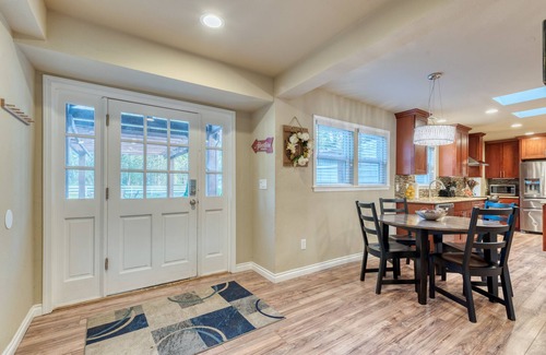 Cottage Lake House | Private Farmhouse Estate w/Barn ✔ Wedding, Event