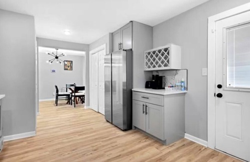 Atlanta Apartment | Private Fenced Yard Fireplace Free Parking