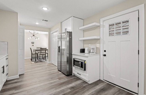 Atlanta Apartment | Private Fenced Yard Fireplace Free Parking