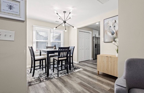 Atlanta Apartment | Private Fenced Yard Fireplace Free Parking