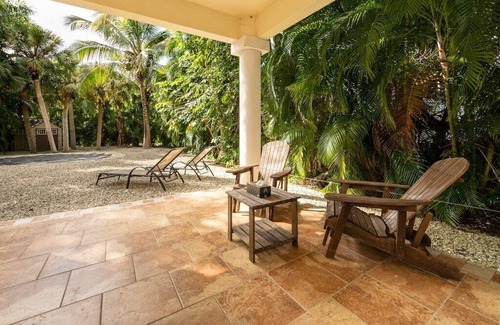Truckland Apartment | Private for Couple or Single - Beach only 2 miles