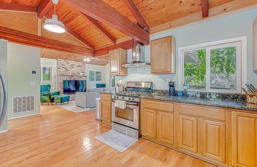 Hacienda House | Private forest retreat across the road from Russian River, close to wineries