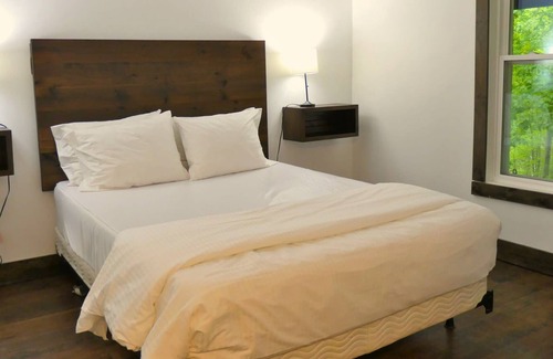 The Blue Mountains Ski Chalet | Private Forest Setting, Pool, Sauna, Hot Tub & BBQ